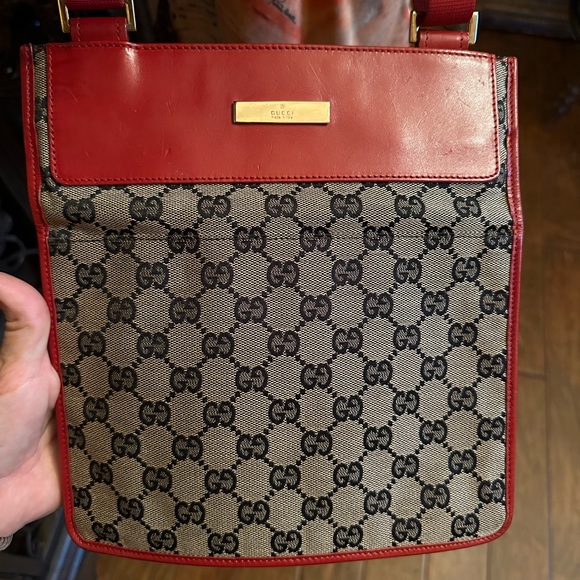 Beautiful Gucci Messenger Crossbody Bag - Picture 10 of 10